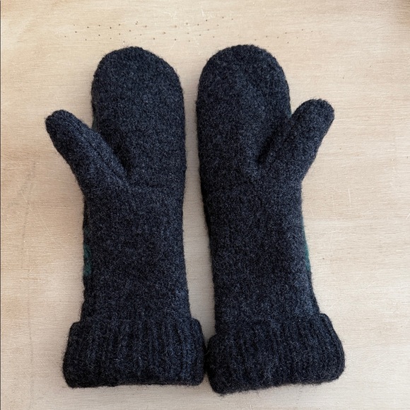 Extra Warm, wool Black Mittens with Red Floral Pattern - Picture 2 of 4